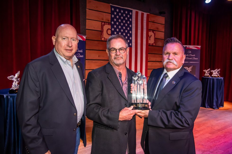 Donnie Mingus Receives Giving Heart Award