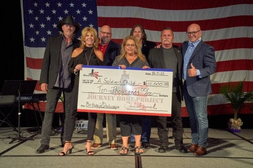 Trace Adkins, Carolyn Corlew and and others with check for A Soldiers Child for 10,000 dollars
