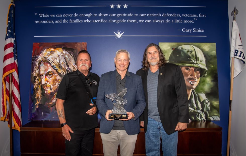 GARY SINISE FORMALLY ACCEPTS CHARLIE DANIELS PATRIOT AWARD